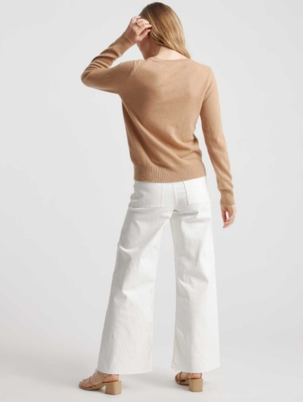 Quince soft camel color 100% cashmere v-neck sweater - Picture 4 of 11